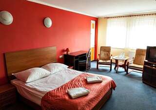 Отель Hotel Omega Острув-Велькопольски Двухместный номер с 2 отдельными кроватями-12