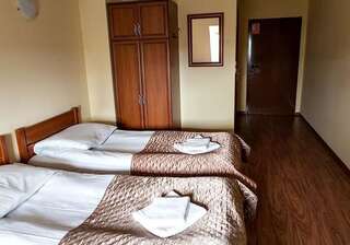Отель Hotel Omega Острув-Велькопольски Двухместный номер с 2 отдельными кроватями-5
